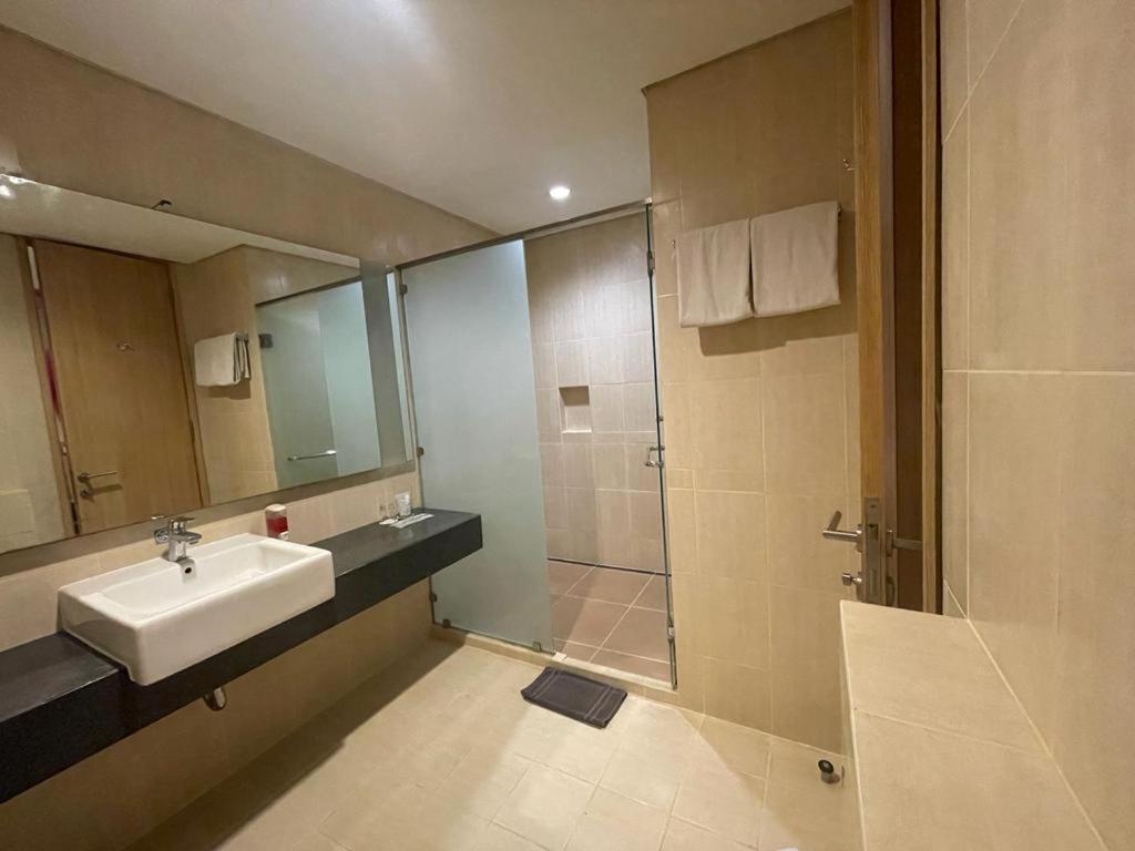 Grand G7 Hotel Pasar Baru Джакарта Екстериор снимка